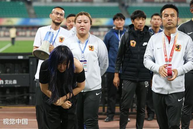 关于大连一方主场惨负苏宁，降级形势日益严峻的信息