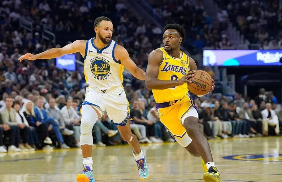 勇士大胜湖人,库里狂砍30分 勇士大胜湖人,库里狂砍30分