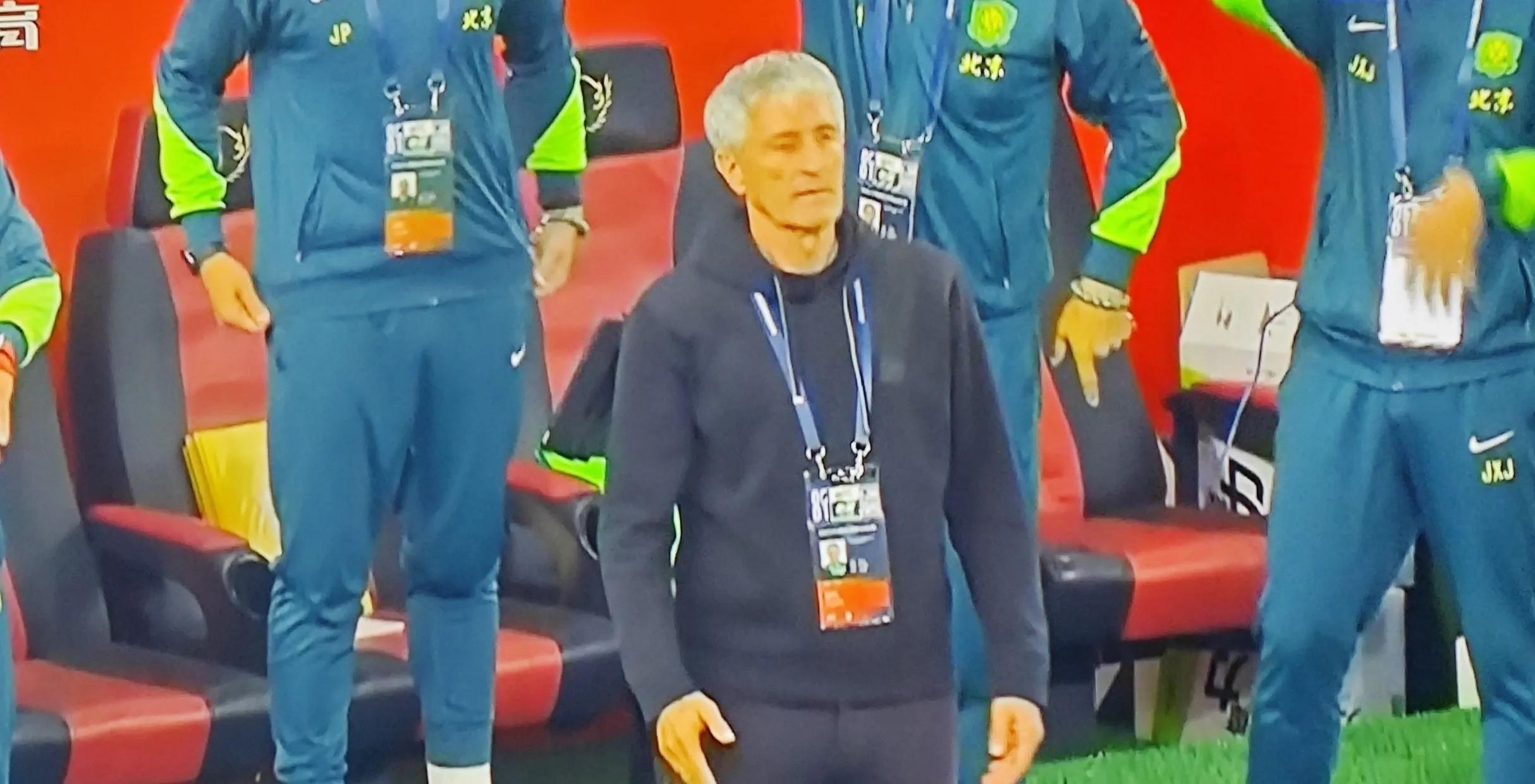 包含法甲卫冕冠军反复失误，遭遇连败困扰的词条