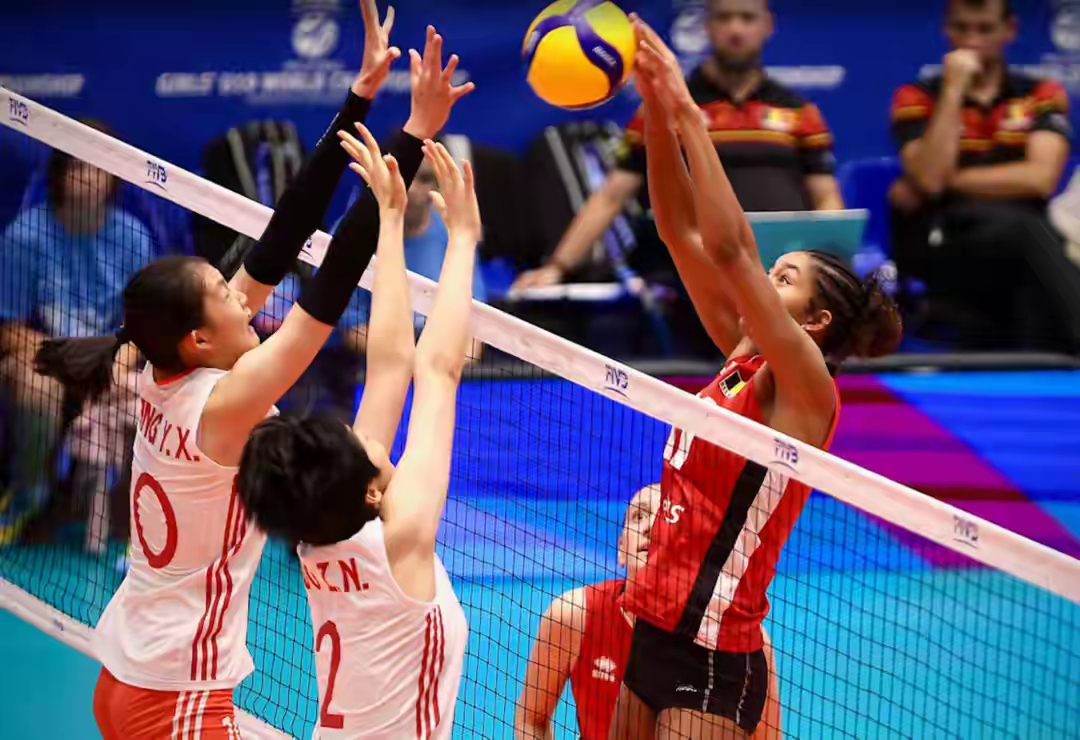 中国女排完胜德国晋级半决赛